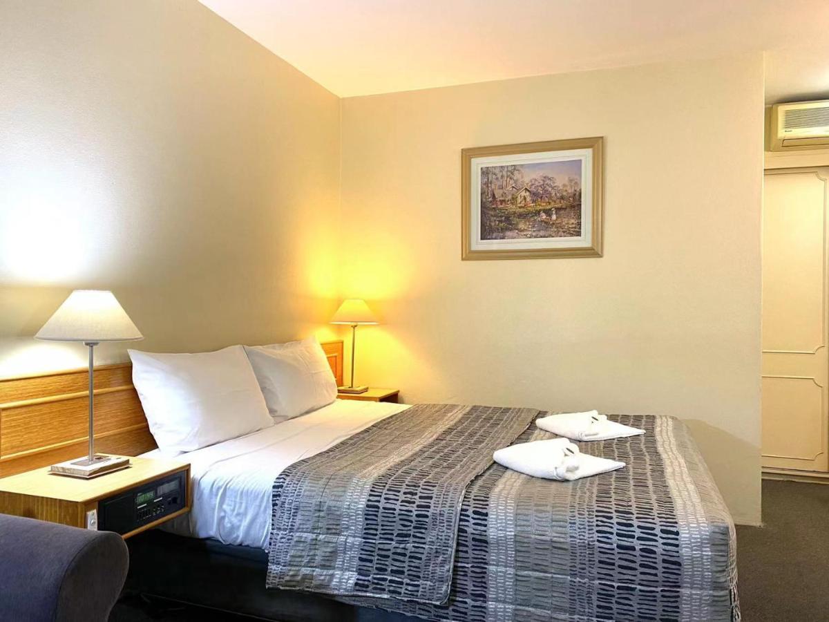 Gateway Motor Inn Наррандера Экстерьер фото